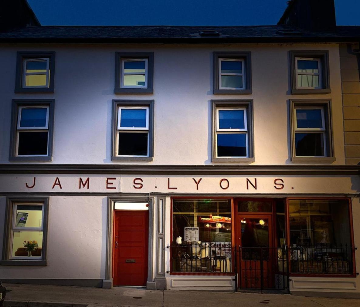 'James Lyons' The Old Main St Баллихонис Экстерьер фото